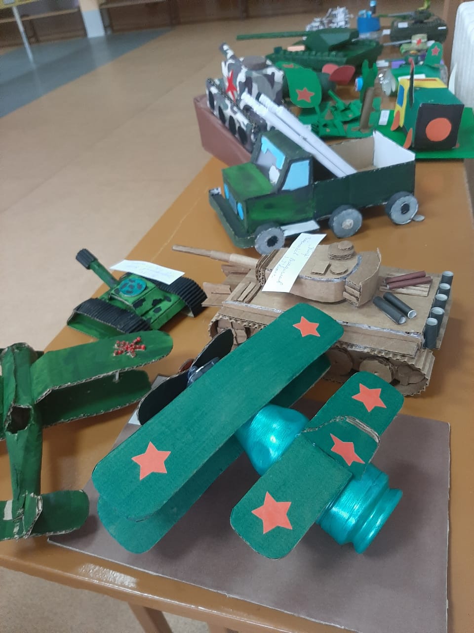 Школьники мастерили модели военной техники - Викуловору. Новости Викуловского района